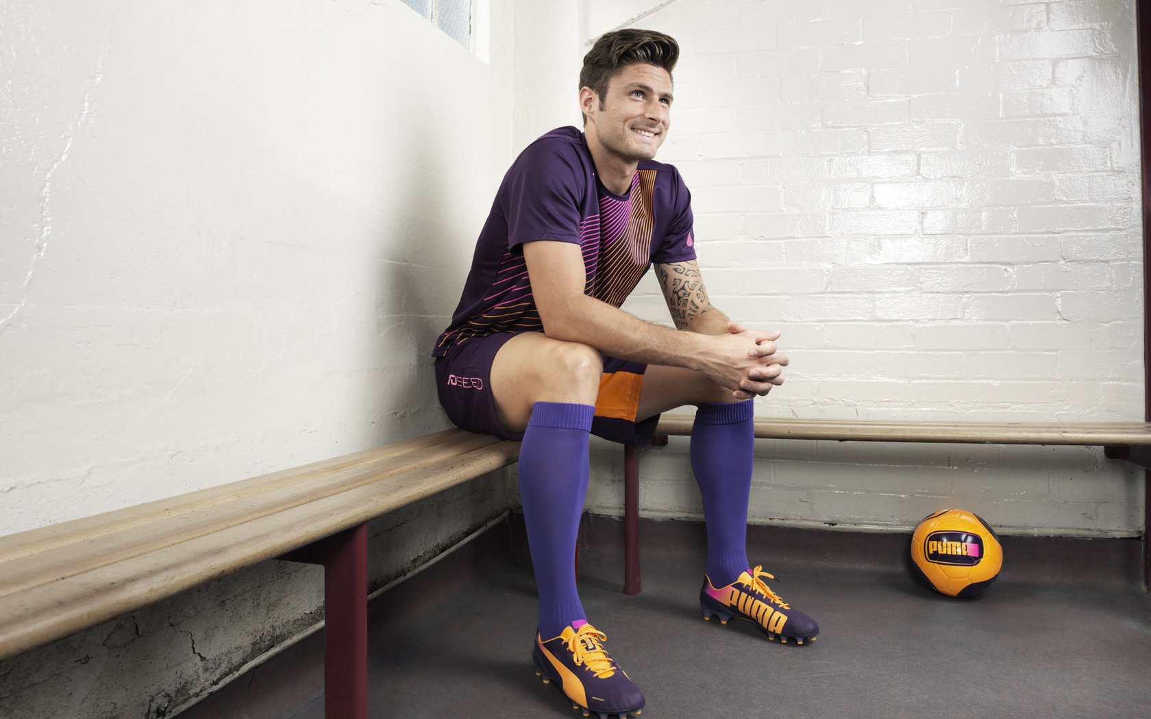 英超球队通过视频语言分析提升集体战术会议效率,英超官方解说