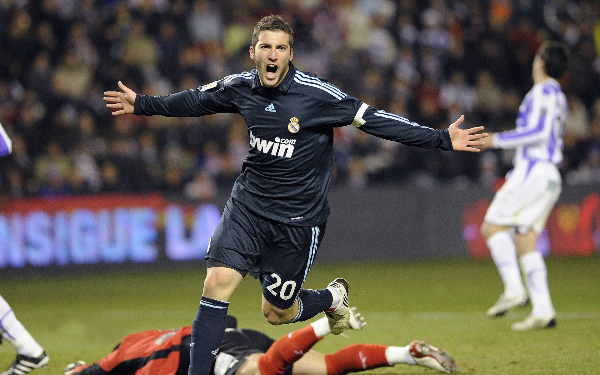 湖人与球迷交流日活动温情满满，湖人和篮网篮球比赛直播